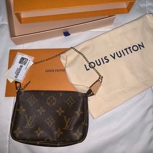 Louis Vuitton Mini Pochette accessoires